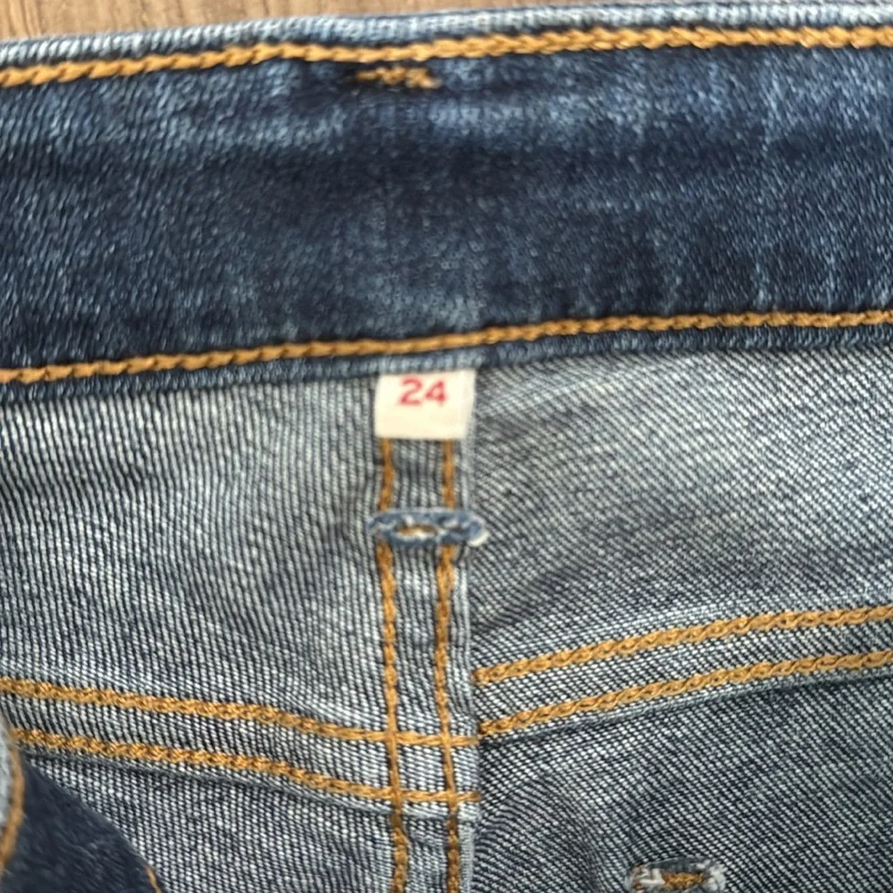 Levi's Zip Front Skinny Ankle Jeans Medium Wash. Size 24